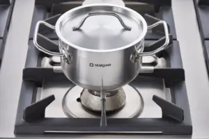 Cocina a gas con horno a gas GN2/1 6 fuegos 1200x700x850h mm 3,5+2x5+2x7+9 Kw Línea Varsovia