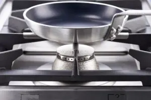 Cocina a gas con horno a gas GN2/1 6 fuegos 1200x700x850h mm 3,5+2x5+2x7+9 Kw Línea Varsovia
