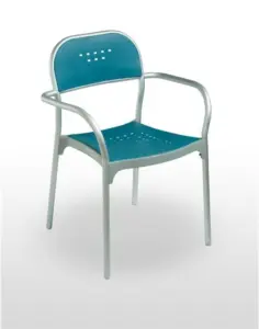 Sillón con armazón de aluminio color gris, asiento y respaldo en resina HELSINKI