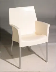 Sillón con carcasa de inyección polipropileno, estructura de aluminio anodizado MARBELLA