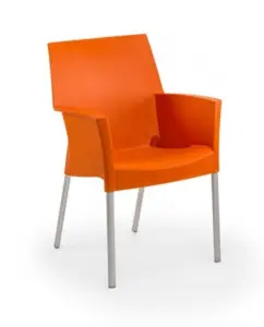 Sillón con carcasa de inyección polipropileno, estructura de aluminio anodizado MARBELLA