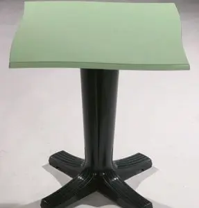 Mesa con pies de resina regulables modelo MARTE