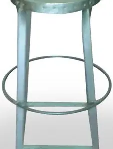 Taburete con armazón envejecido y estructura en ángulo 90º VINTAGE
